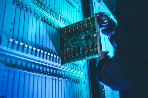 AdobeStock_332058476-autor-agnormark-serwery-data-center.jpg AdobeStock_332058476-autor-agnormark-serwery-data-center.jpg